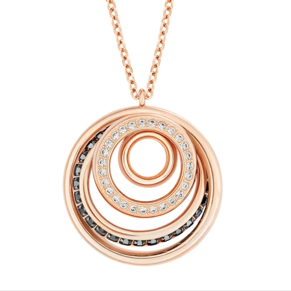 Swarovski Dynamic 5 Circle Crystal Pendant Necklace ✨️ - Picture 8 of 8